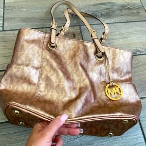 Beautiful metallic Michael Kors purse